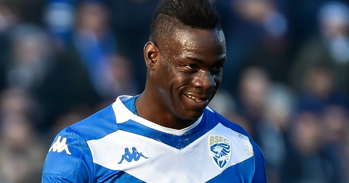 Geloso di Mario Balotelli, picchia la fidanzata perché è convinto che abbia una relazione con lui: 30enne a processo