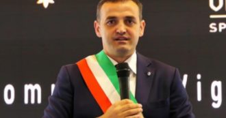 Il sindaco di Viggiano (Lega) ha preso il premio previsto in un parere emesso dalla sua giunta.  E finanziato da royalties petrolifere