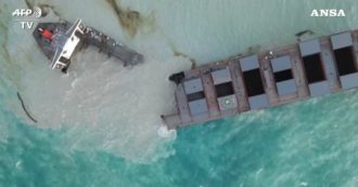 Mauritius, la petroliera giapponese incagliata si è spezzata in due: ecco come. I video dall’alto