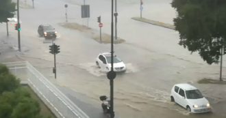 Copertina di Maltempo, violenti nubifragi su Torino: allagamenti e disagi al traffico. Inagibili due stazioni della metropolitana