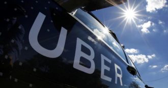 Copertina di Uber riconosce ai collaboratori del Regno Unito i diritti dei dipendenti: dal salario minimo alla pensione
