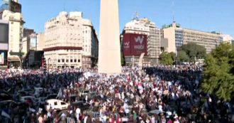 Copertina di Coronavirus, proteste in Argentina contro le misure del governo Fernandez: migliaia di persone radunate a Buenos Aires