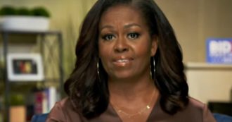 Stati Uniti, il discorso di Michelle Obama alla convention dei democratici: “Sapete che odio la politica, ma ho a cuore questo Paese”