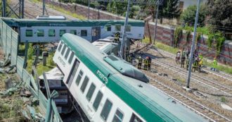 Copertina di Macchinisti al bar, il treno fa 10 km da solo. Poi lo fanno deragliare: sfiorata la tragedia