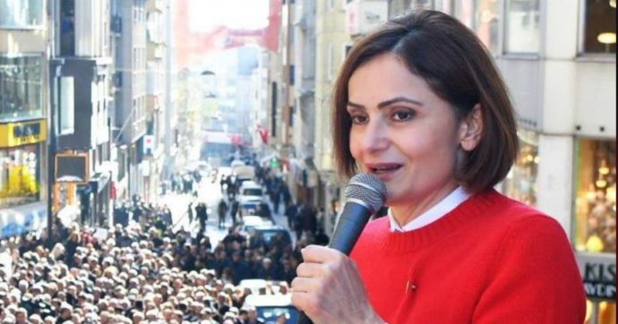Turchia, sostiene curdi, gay e riconosce il genocidio armeno: Canan Kaftantsioglou, la ‘Kamala turca’ che sfida il ‘Sultano’ Erdogan