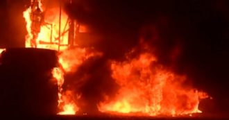 Copertina di Fiamme altissime e venti: la California devastata dagli incendi. Migliaia di residenti evacuati – Video