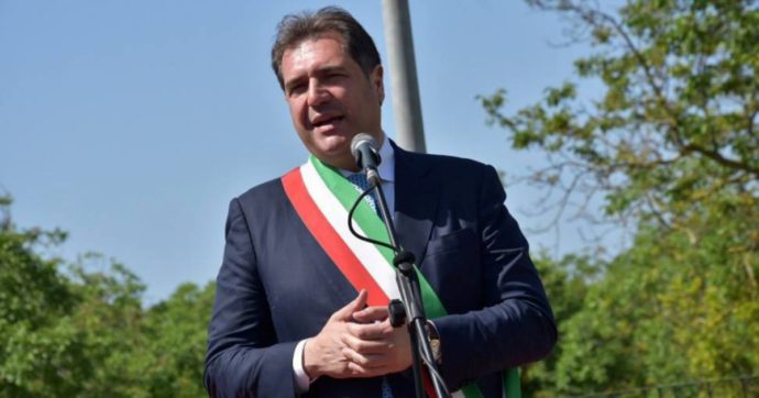 L’uomo di B. e dei dossier sta con Renzi (e De Luca)