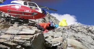 Copertina di Frana sul Cervino, venti alpinisti bloccati in quota. Evacuati tramite due elicotteri del Soccorso alpino e del 118