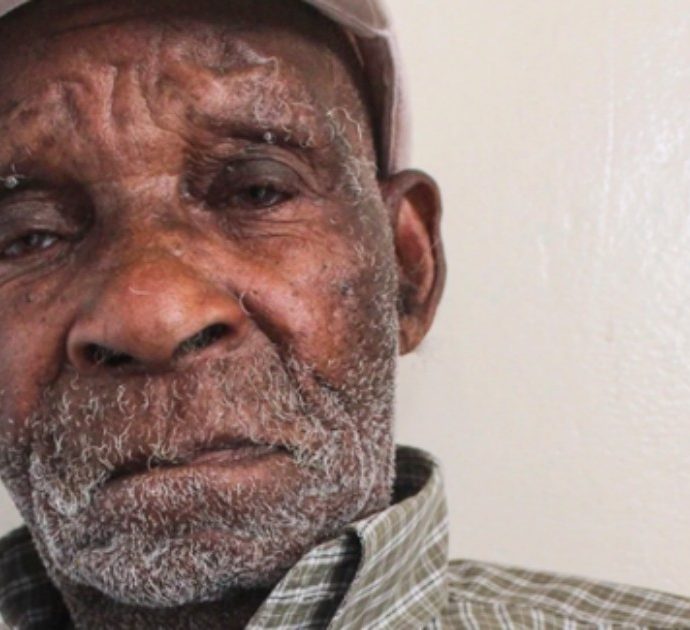 Fredie Blom, è morto a 116 anni “l’uomo più vecchio del mondo”: ha lavorato fino a 80 anni e ha fumato per tutta la vita
