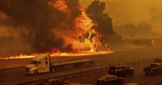 Copertina di Incendi in California, bruciati oltre 400mila ettari. Trump proclama il disastro naturale. Atteso nuovo peggioramento del meteo