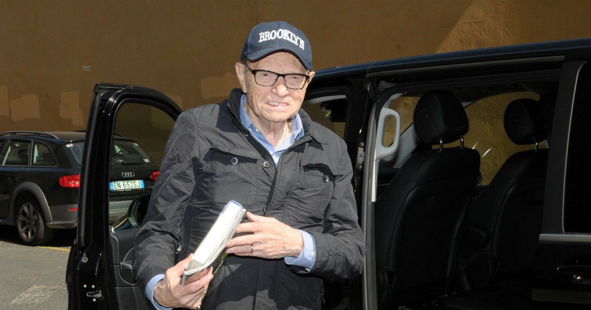 Il dramma di Larry King: “Ho perso due figli in tre settimane, mi mancheranno moltissimo”