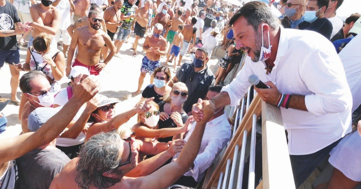 Salvini è rimasto al 2019: vuol dare ordini alla Polizia