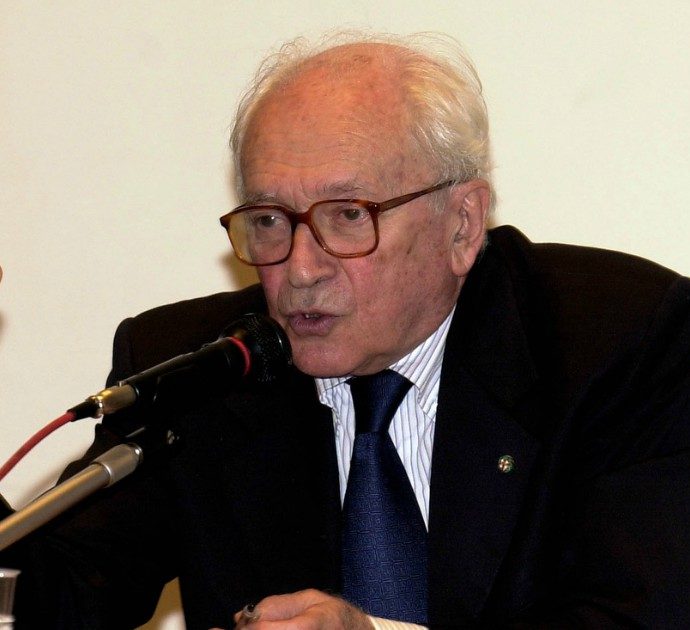 Arrigo Levi, è morto il famoso giornalista: fu direttore de La Stampa ma anche consigliere di due Presidenti