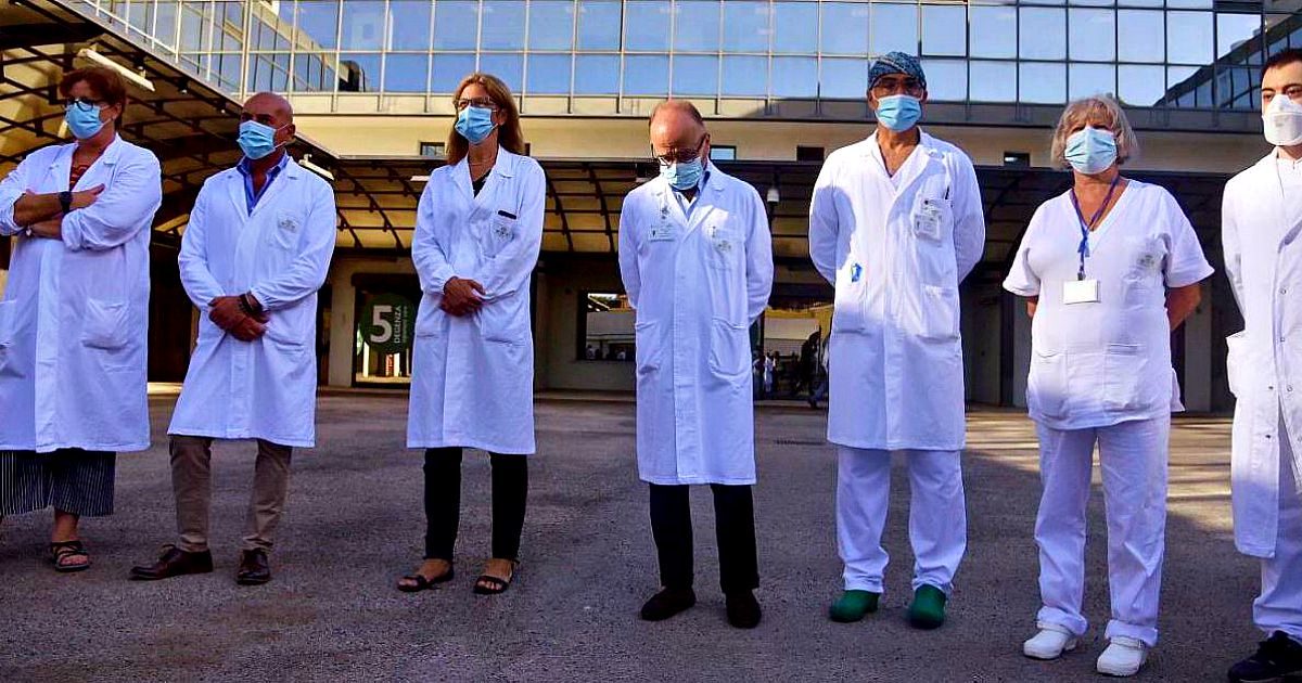 Vaccino coronavirus, via ai test allo Spallanzani. Ippolito: “Italia protagonista in questa guerra”. La prima volontaria: “Credo nella scienza”