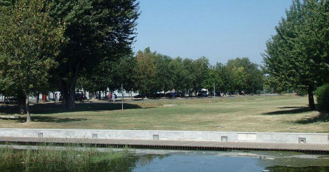 Milano, violenza sessuale di gruppo su una donna svenuta al parco delle Cave: arrestati tre uomini