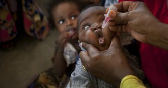 Copertina di Africa libera dalla polio, l’annuncio dell’Oms: “Trionfo della salute pubblica, risultato incredibile”