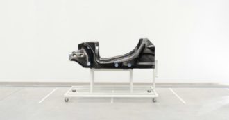 Copertina di McLaren, fibra di carbonio ultraleggera per l’architettura costruttiva delle nuove ibride