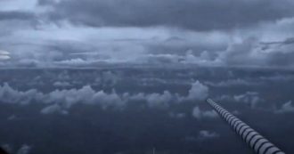 Copertina di Il pilota attraversa l’uragano Laura: il video ripreso dalla cabina è spettacolare