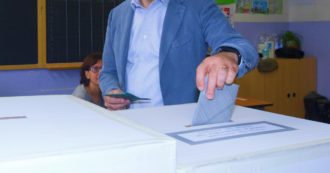Copertina di I sindaci della Campania chiedono a De Luca di rinviare l’inizio della scuola a dopo le elezioni: “Raddoppiano spese di sanificazione”