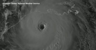 Copertina di Usa, l’occhio dell’uragano Laura visto dallo spazio. Il ciclone ha toccato terra al confine tra Texas e Louisiana