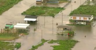 La potenza dell’uragano Laura devasta Louisiana e Texas: inondati interi quartieri. In migliaia senza casa. I video dall’alto