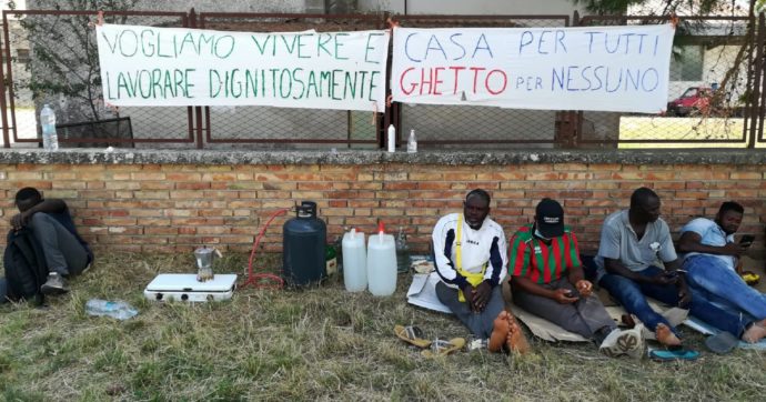Sorpresa: gli invisibili esistono ancora. La protesta dei braccianti in Basilicata