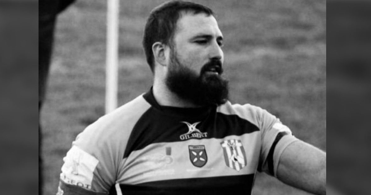 Muore durante una partita di rugby dopo un placcaggio: la compagna incinta vede tutto dagli spalti