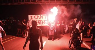 Copertina di Usa, scontri a Portland tra i manifestanti di Black Lives Matter e i sostenitori di Trump: un morto
