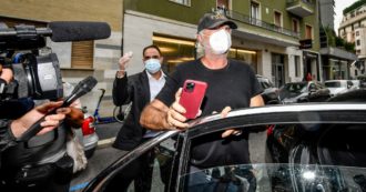 Copertina di Estate vip col virus Sgarbi multa chi ha la mascherina