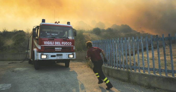 Copertina di Incendi in Sardegna, arresti e perquisizioni Indagati anche addetti allo spegnimento