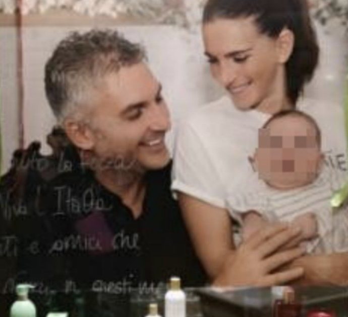 La foto di Mattia, il Paziente 1 del covid, con sua figlia e sua moglie: “Viva l’Italia, grazie”