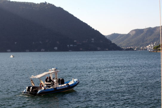 Dodicenne scomparsa nel lago di Como, trovato il corpo: trascinata via dalla corrente