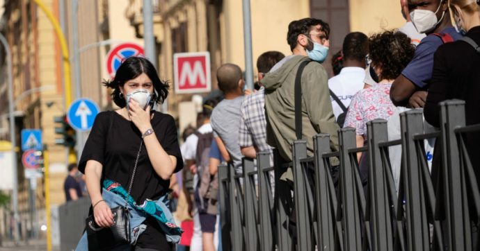 Lazio, obbligatorio indossare la mascherina all’aperto. Zingaretti: “Multe per chi viola le regole”. Obbligo anche in Basilicata