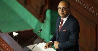 Copertina di Tunisia, il governo tecnico di Mechichi ottiene la fiducia in Parlamento. Conte: “Congratulazioni, Italia pronta a cooperare”