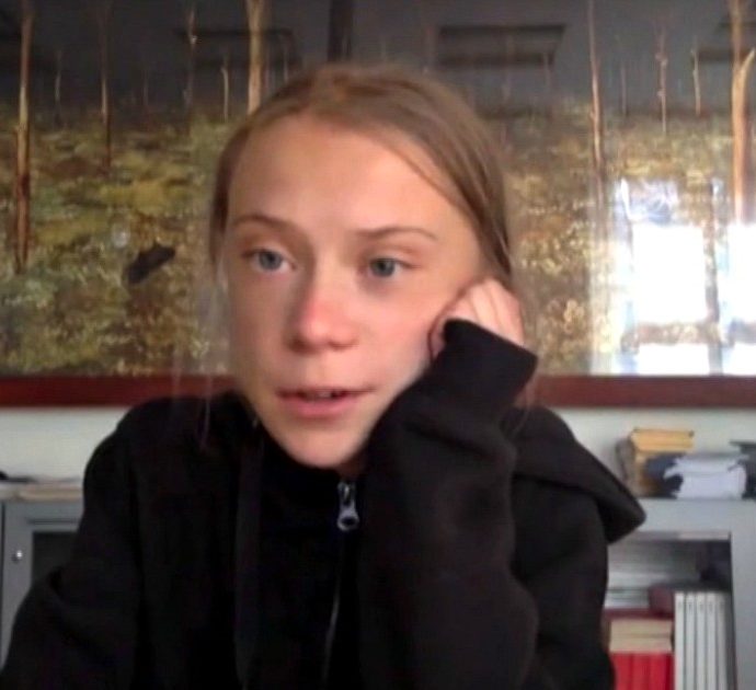 Mostra del Cinema di Venezia, Greta Thunberg si collega dalla sua scuola: “Il Covid non fermi la lotta al cambiamento climatico”