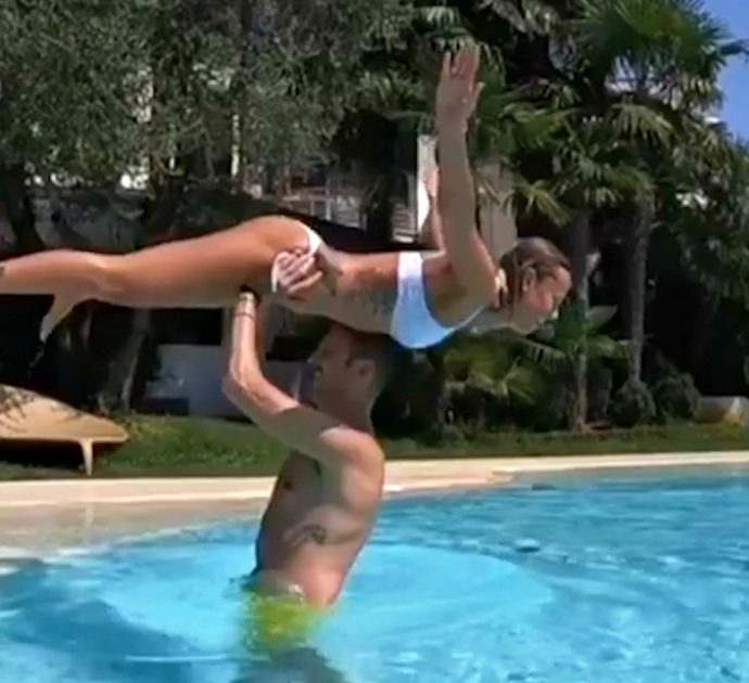 Federica Pellegrini e le prese di ballo in piscina in stile Dirty Dancing: il risultato è da ridere