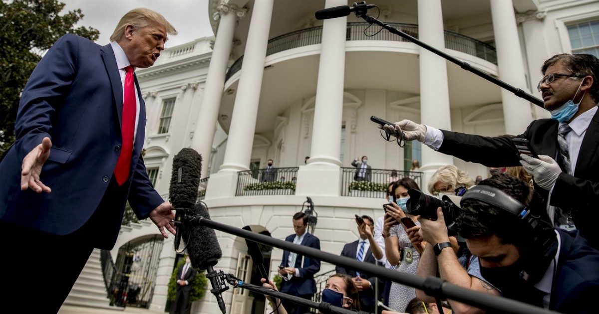 Trump divide e trionfa sui media Usa, dove crisi e Covid fanno chiudere i giornali. Così l’America profonda sparisce dalle news