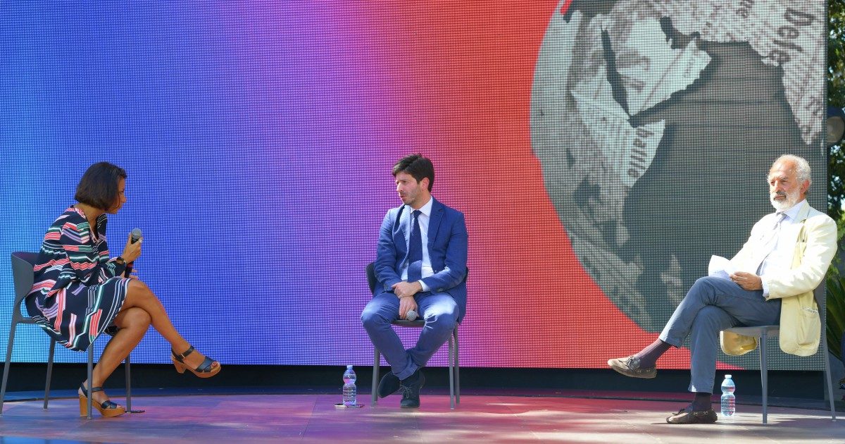 Festa del Fatto, l’intervista a Speranza: “Lo studio ‘segreto’? Fu scelta del Cts. Del vaccino anti-influenzale 17 milioni di dosi, basteranno”