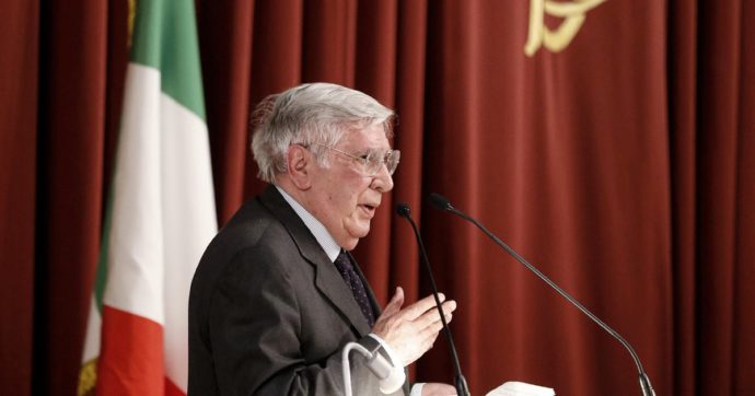 “La riduzione spingerà a una sola Camera col potere della fiducia”