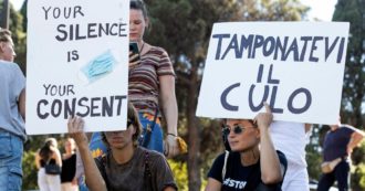 Copertina di Il complottismo ci solleva dalle responsabilità ma ci soffoca: possiamo lavorarci su