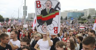 Copertina di Bielorussia, in 100mila a Minsk per cacciare Lukashenko: in piazza slogan anti-Putin. Sparita l’oppositrice Kolesnikova