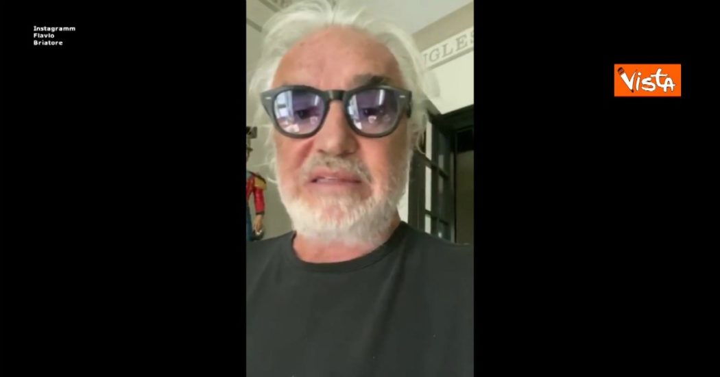 Flavio Briatore torna sui social con un video-messaggio: “Mi vedete…sono in superforma. Pronto per ripartire”