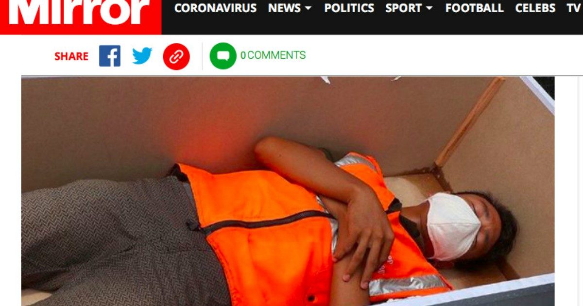 Coronavirus, almeno cinque minuti sdraiato in una bara: la punizione per chi non indossa la mascherina a Giacarta