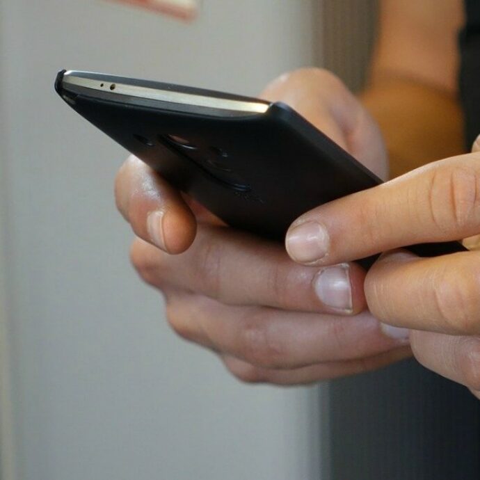 Gli smartphone fanno bene alla memoria: “Non è vero che causano la ‘demenza digitale’”. Il nuovo studio