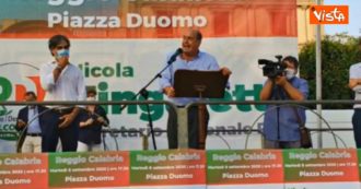 Copertina di Regionali Calabria, la rabbia di Zingaretti dal palco: “Prima i leghisti vi chiamano ‘terroni’, poi vi chiedono il voto. Si vergognino”