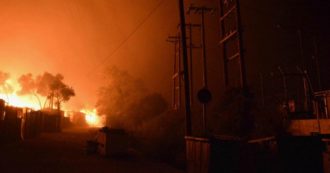 Il campo migranti di Moria in fiamme. Il vicegovernatore di Lesbo: “Completamente distrutto”. Migliaia in fuga o evacuati da polizia