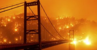 Copertina di Usa: incendi devastano California, Oregon e Washington. “Cieli arancioni, sembra Marte”. Obama: “Votate per difendere il pianeta” (Foto)