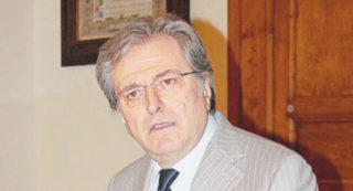 Copertina di Taranto, favori e tangenti all’ex presidente della provincia, chiuse le indagini. Coinvolti finanzieri e politici: c’è pure ex deputato di Fi