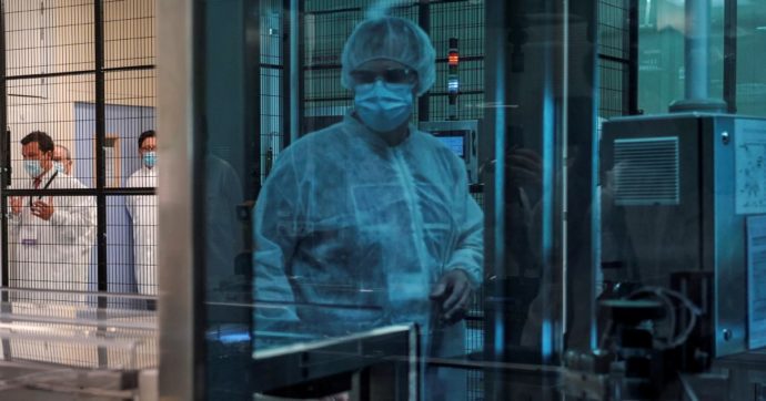 Vaccino, Oxford ferma i test Oms: “Funzionerà nel 2022”