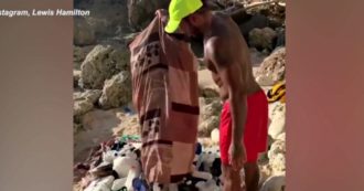 Copertina di Lewis Hamilton mostra in un video quanti rifiuti ha raccolto sulla spiaggia: “Mai vista tanta plastica in mare”